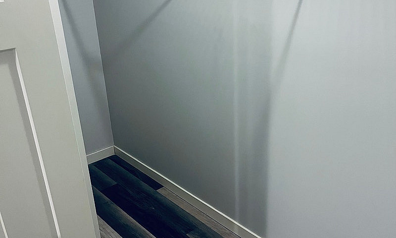 Clean-Bright-Modern-...