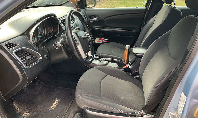 2013 Chrysler 200...