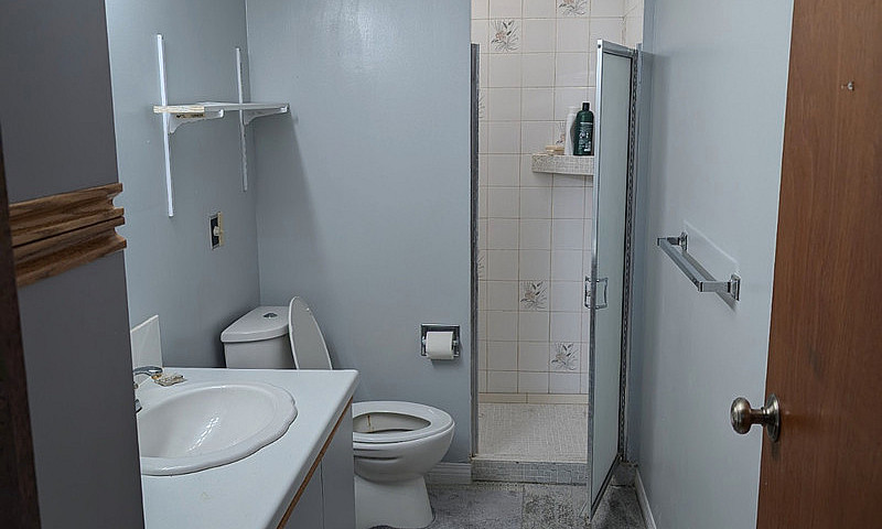 1 Bdrm. Suite For Re...