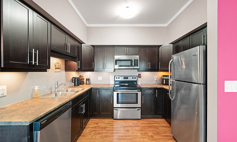 Condo Living In Selk...
