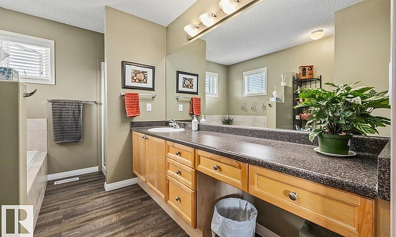 4 Beds 2.5 Bath Hous...