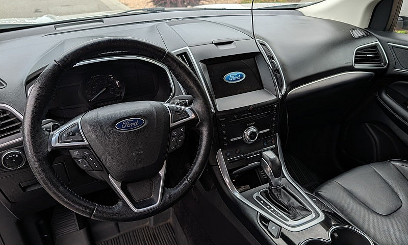2017 Ford Edge Titan...