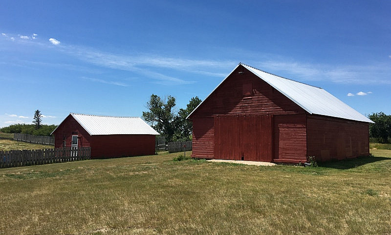 20Acre Hobby Farm! P...