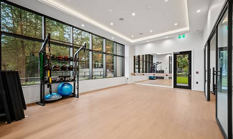 Modern Furnished 2 B...