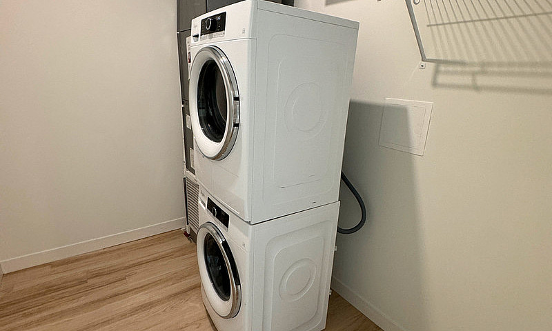 Modern 1-Bedroom Apa...