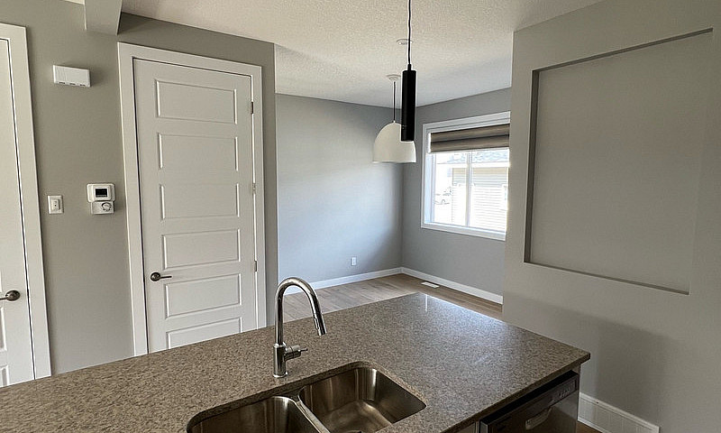 For Rent - Airdrie 3...