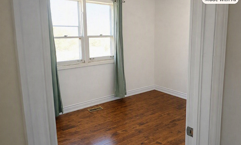 3-Br Main Floor Near...