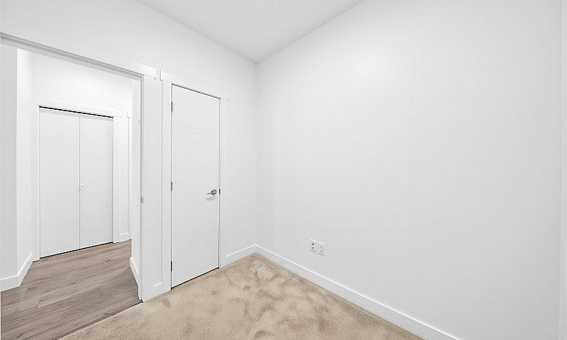 1 Bedroom 1 Den 2 Wa...