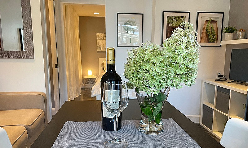 Fully Furnished 1-Be...