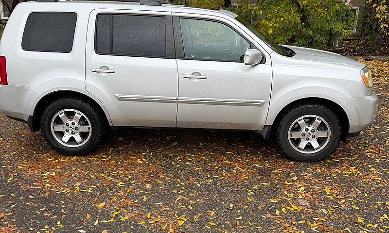 Mint Honda Pilot...