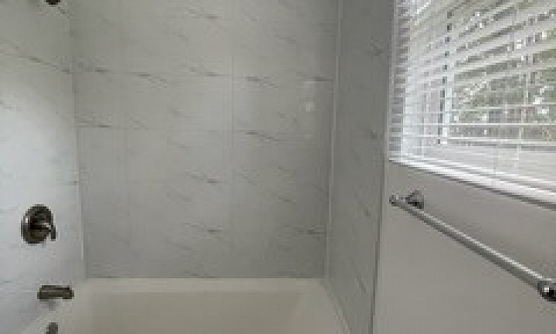 Newly Renovated 2 Be...