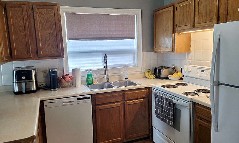 3Bdrm. Large Main Fl...