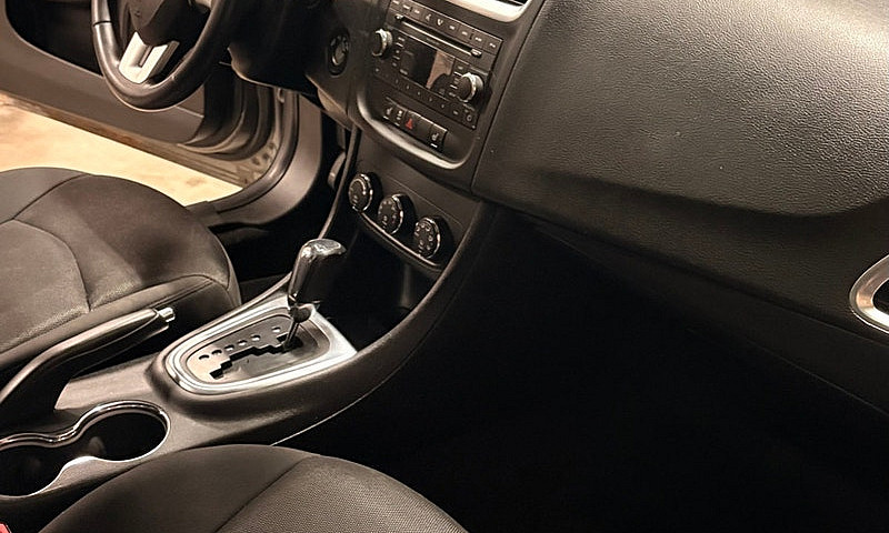 2013 Dodge Avenger...