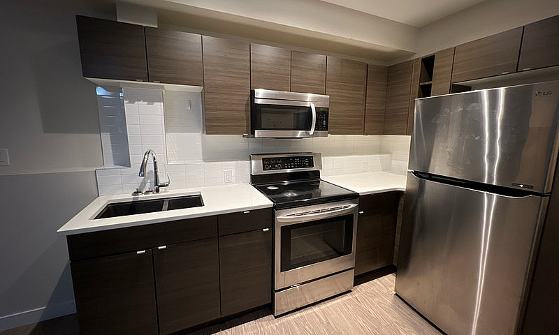 **2 Bed 1 Bath Lower...