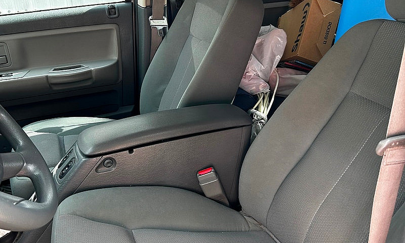 2005 Dodge Dakota...