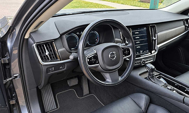 2019 Volvo V90 Cross...