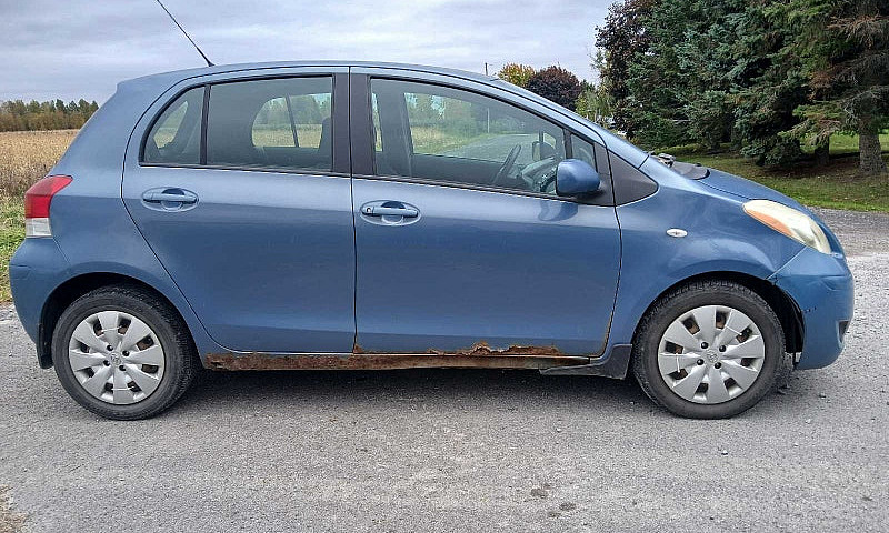 Toyota Yaris  2011...