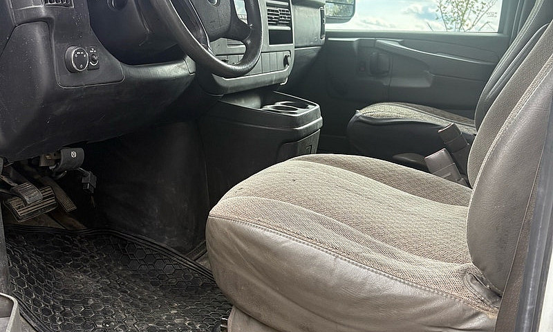 2011 Chev Express 25...