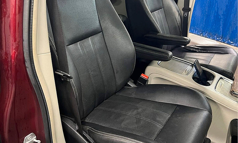  2017 Dodge Caravan...