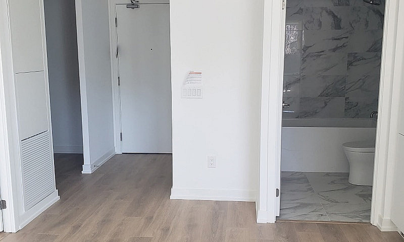Premium 1 Bed + Den ...