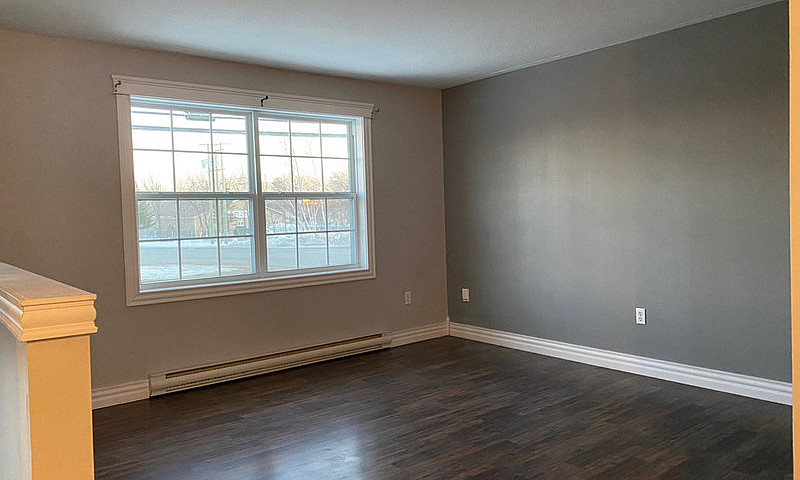 Upstairs 3-Bedroom ~...