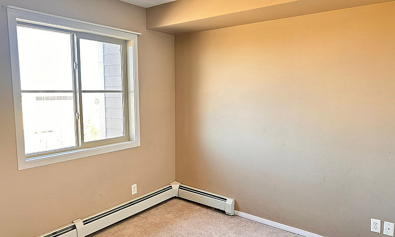 Top Floor Condo 2 Be...