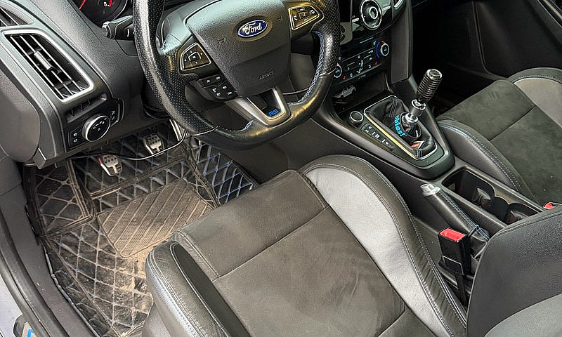 2017 Ford Focus Rs...
