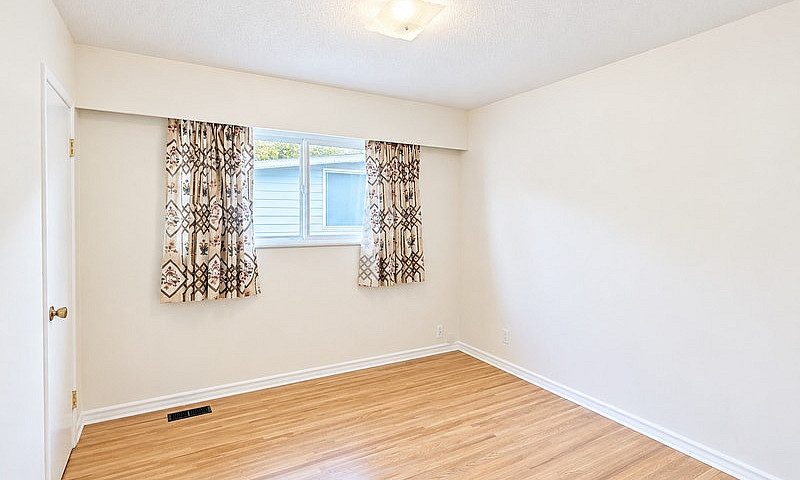 Newly Renovated 3 Be...
