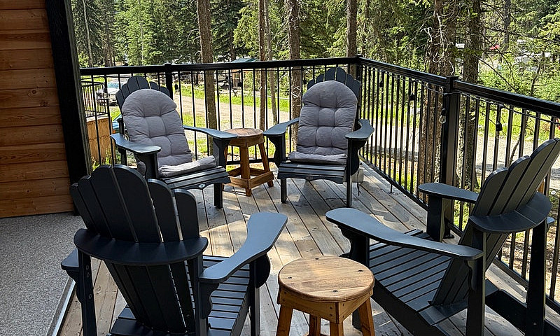 Seasonal Cabin On Le...