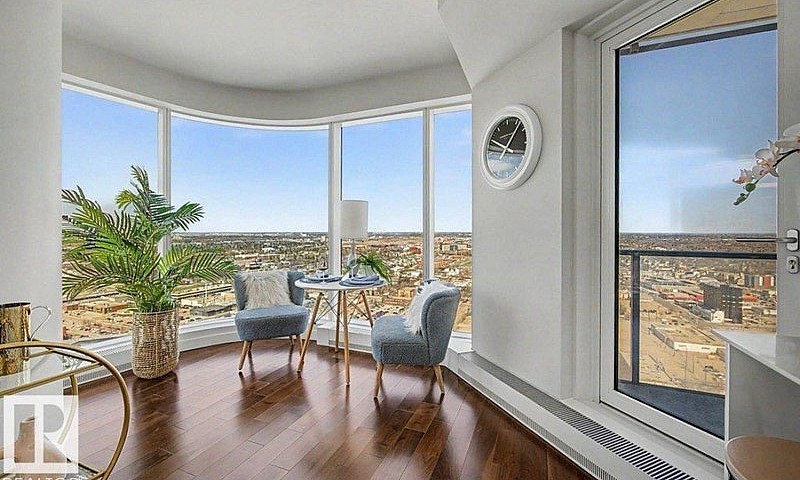 2 Bed / 2 Bath Corne...
