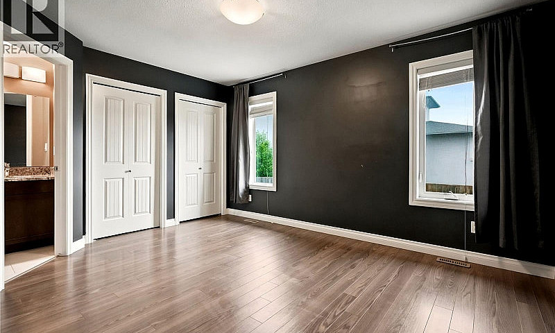 House For Sale - Pil...