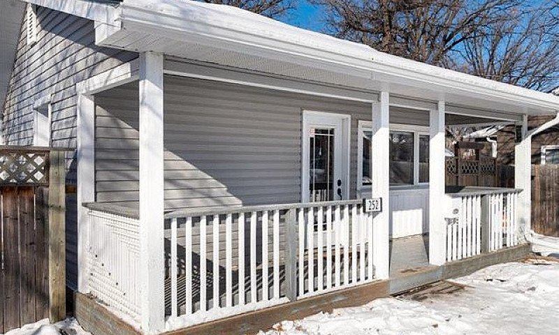 Charleswood House Fo...