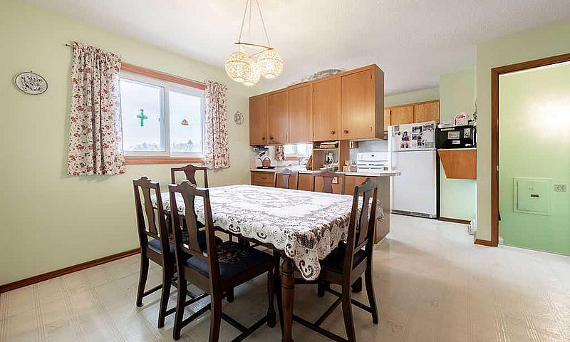 Family Home In Varsi...
