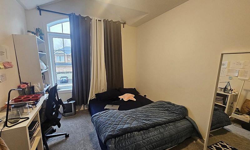 Private Room For Ren...