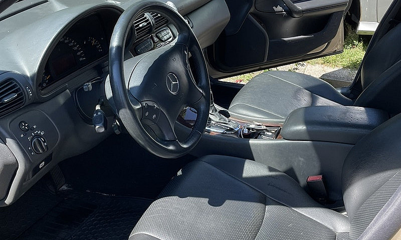 Mercedes Benz C320 4...