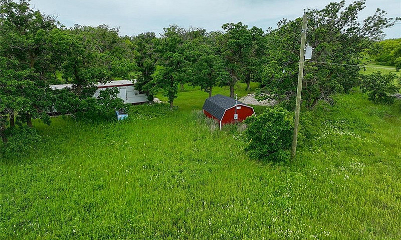 St. Laurent Acreage ...