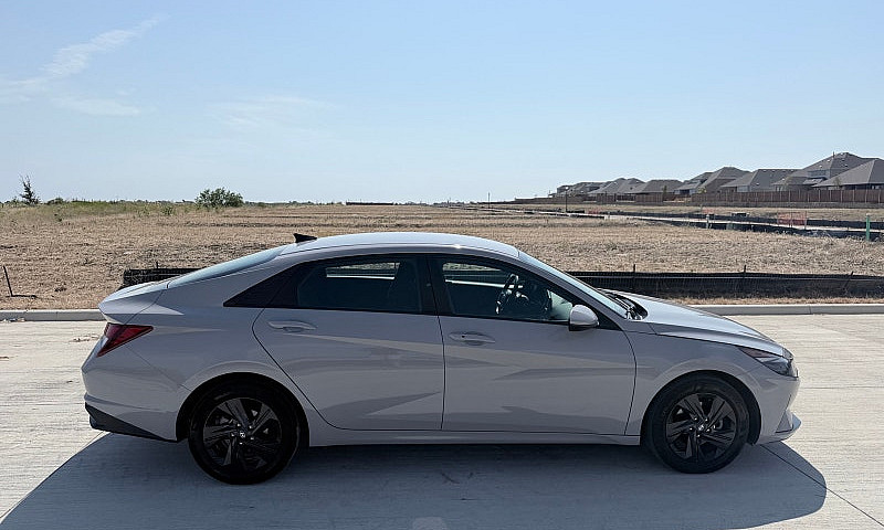  2022 Hyundai Elantr...