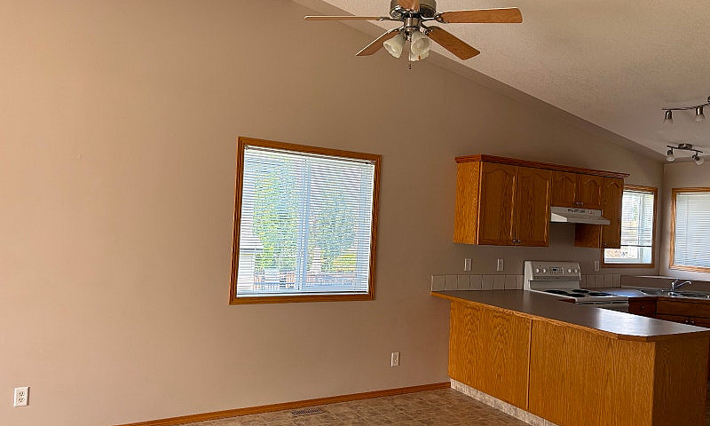 Main Floor Inglewood...