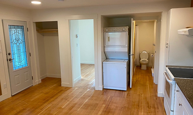 2 Bed, 1 Bath, W/D E...