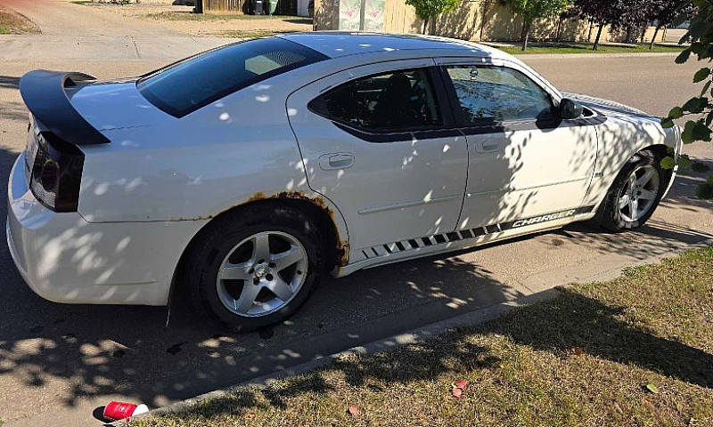 09 Dodge Charger Sxt...