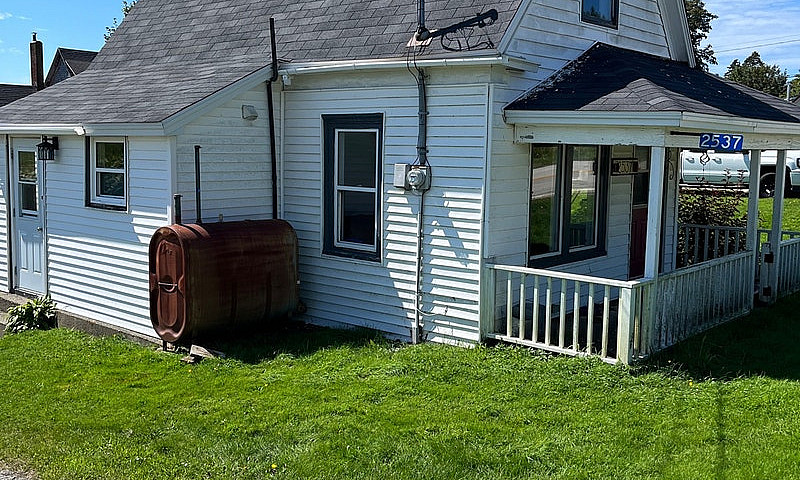 3 Bed 1 Bath Highway...