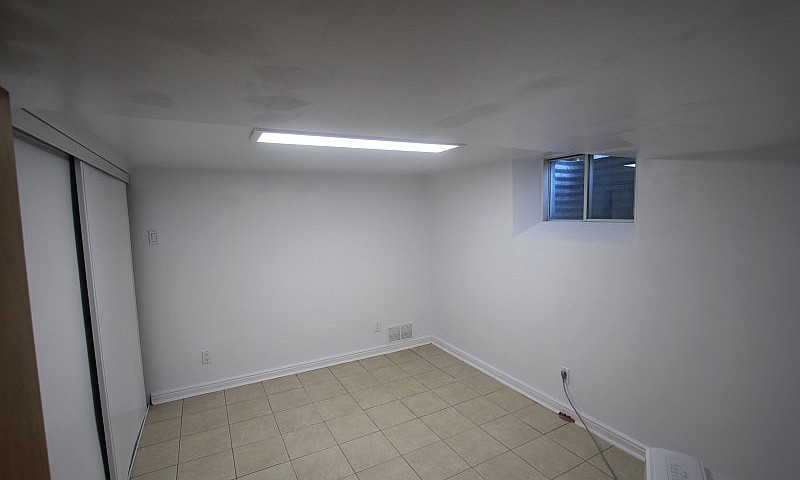 Charming 2+1 Bdrm  H...