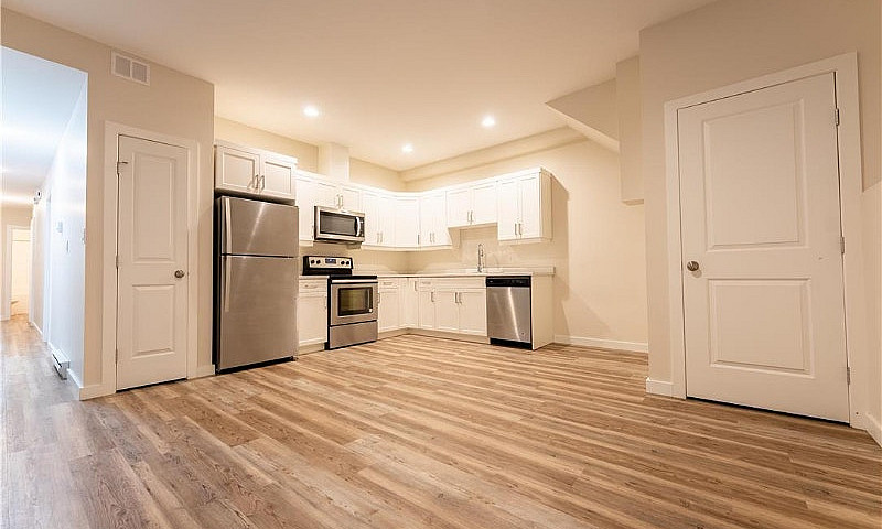 2 Bedrooms Apartment...