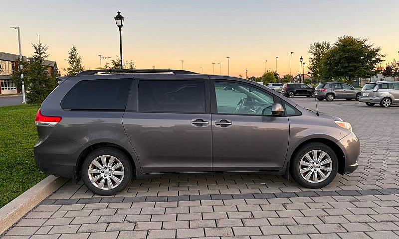 2013 Toyota Sienna L...