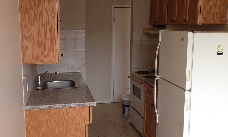 Lge 2Bdrm W/New Kitc...