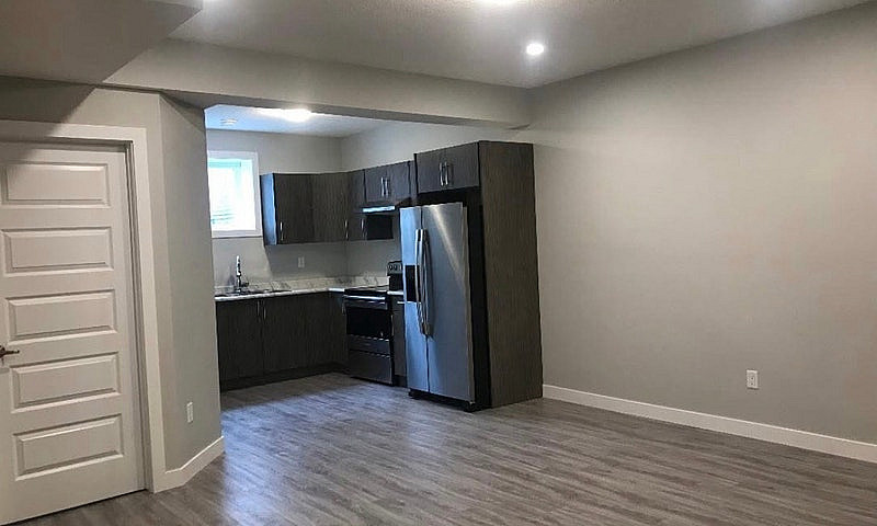 Basement Suite For R...