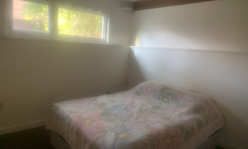 3 Bedrooms House For...