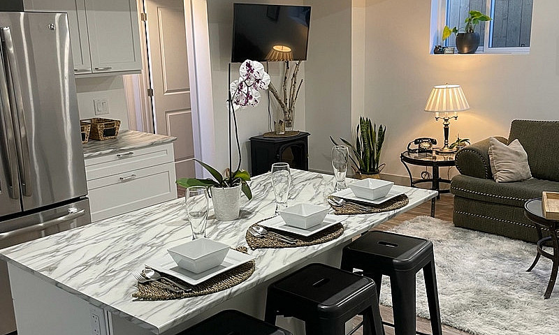 Modern 1-Bdroom Apt ...