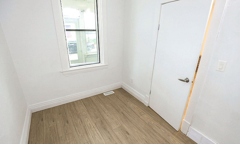Charming 2-Bedroom B...