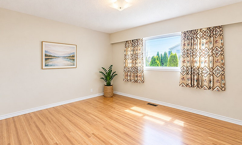 Newly Renovated 3 Be...